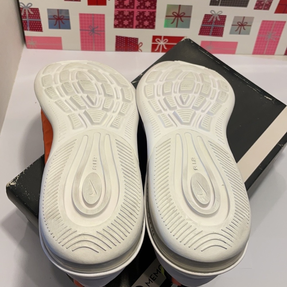GentlyUsed Nike Air Max Axis Sunset Volt Shoes - Picture 14 of 16